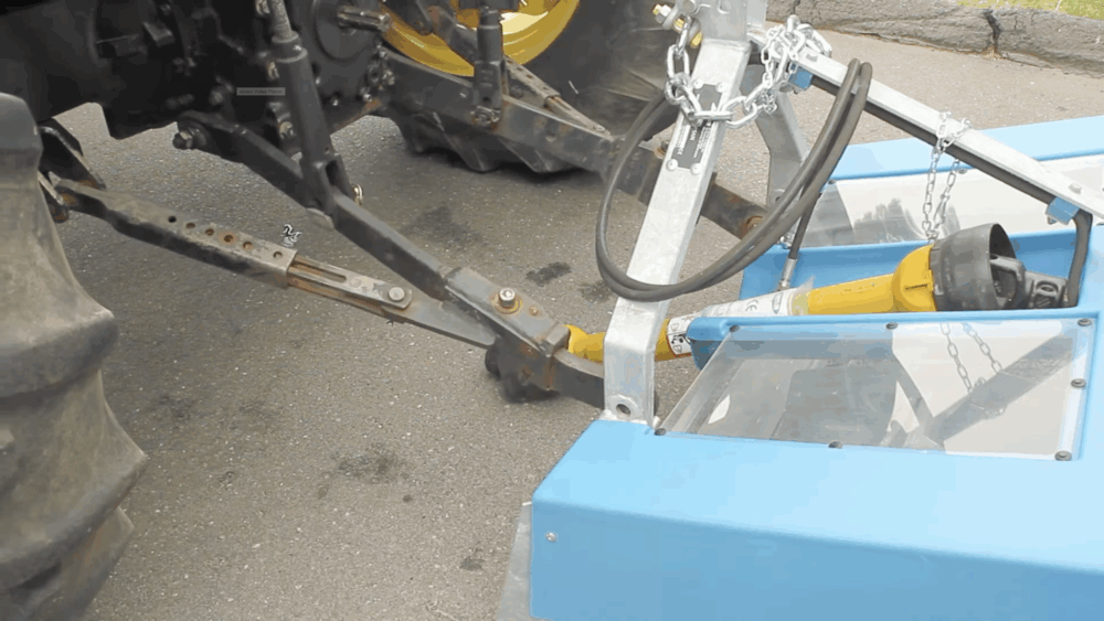 #1 Align the hitch arms.