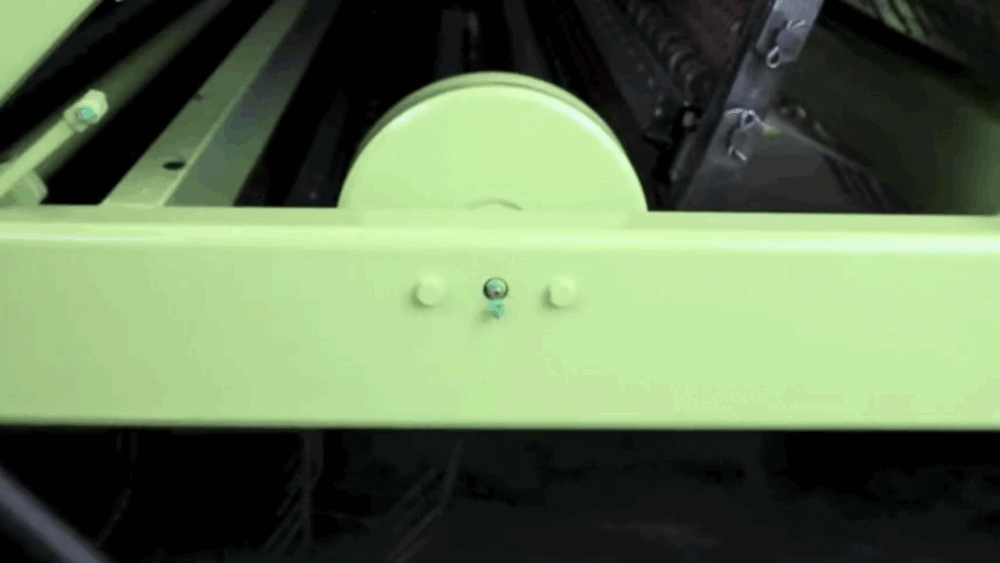 #1 Uncover the nipple of the grease fitting.