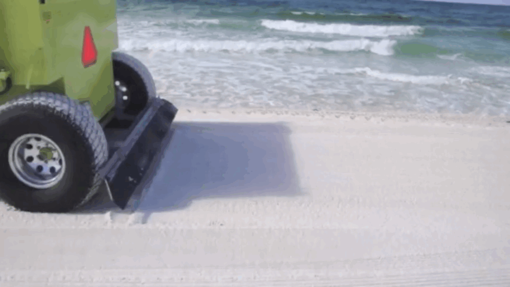 The optimal ground speed for the tractor depends on the size and nature of the materials that you wish to remove, as well as the sand conditions.