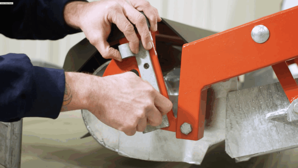 #2 Place an attachment bracket in line with the holes and refasten the screws.