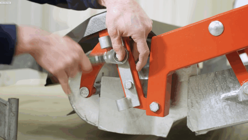 #4 Slide the front wheel attachment into the slot and secure it with the pin.