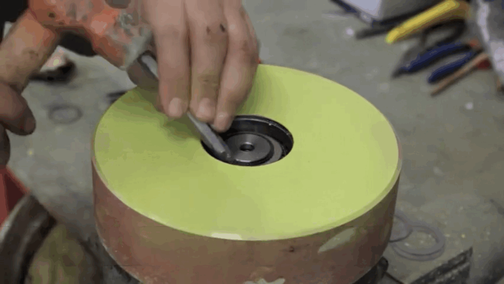 #7 Ensure the snap-ring is installed firmly within the groove of the shaft.