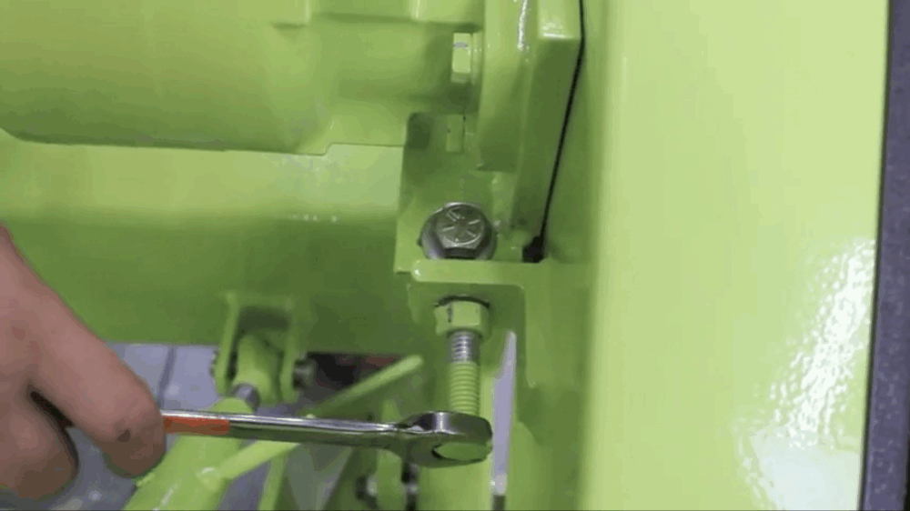 #7 Tighten the adjusting bolt.
