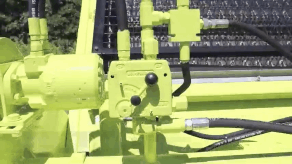 To do this, move the lever on the flow control to half.