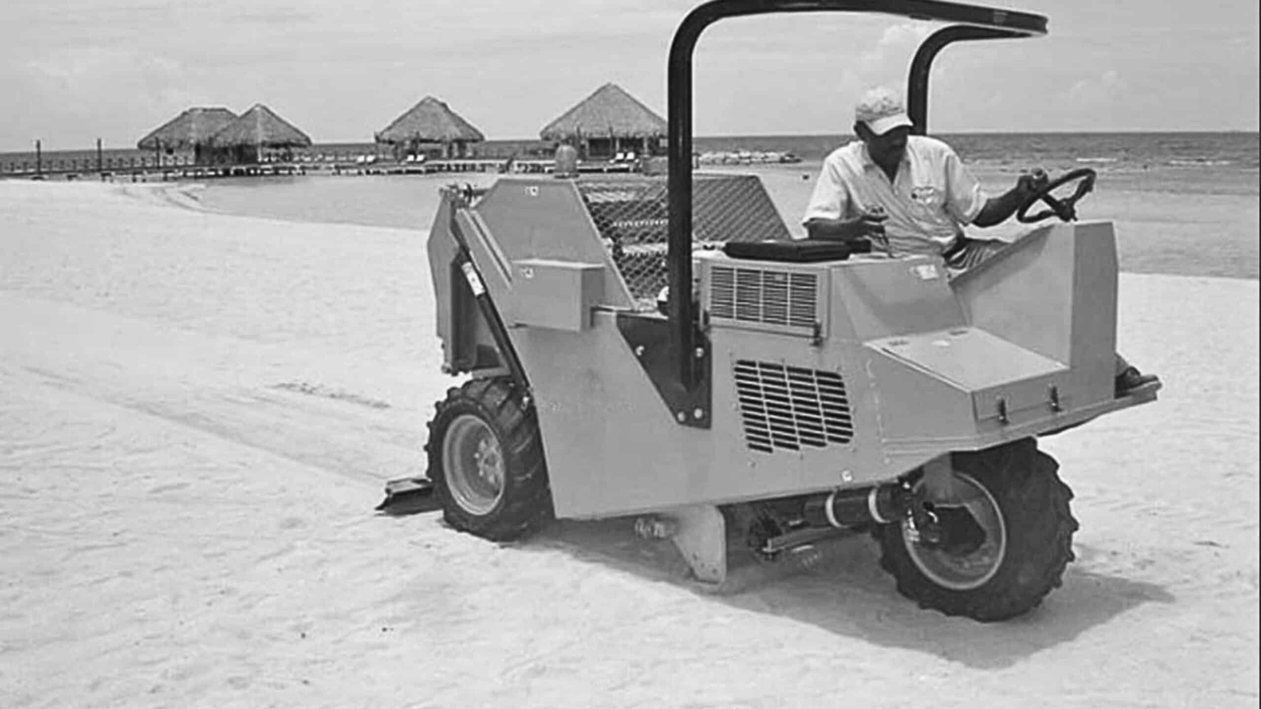 self propelled beach cleaner